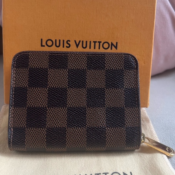 Louis Vuitton Vivienne Small Zippy Wallet - Picture 5 of 9